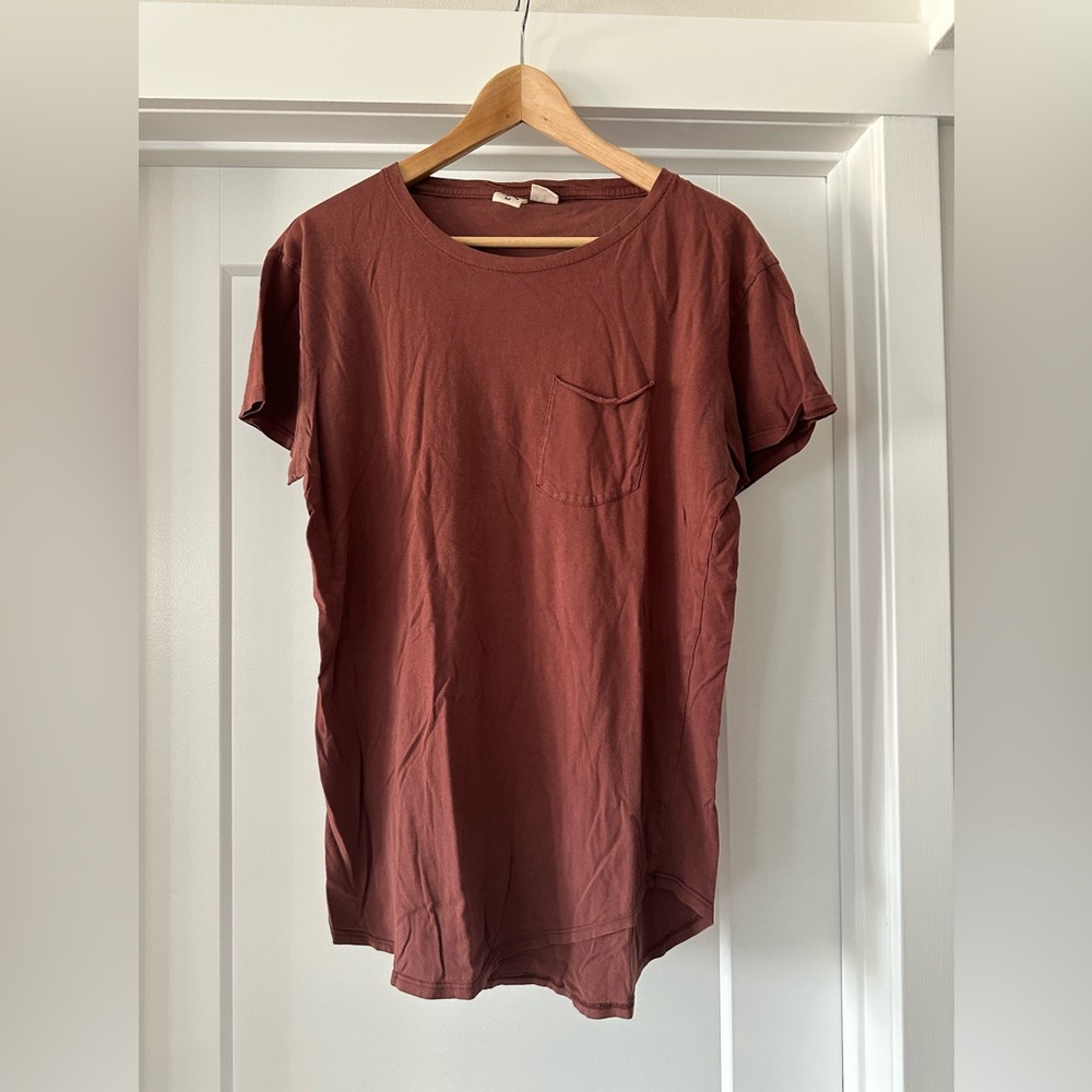 Men’s rust colored tee from urban outfitters. Size M.